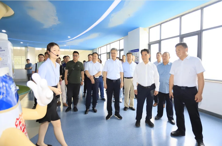 花花牛丨中國(guó)人民大學(xué)河南校友會(huì)蒞臨花花牛參觀座談