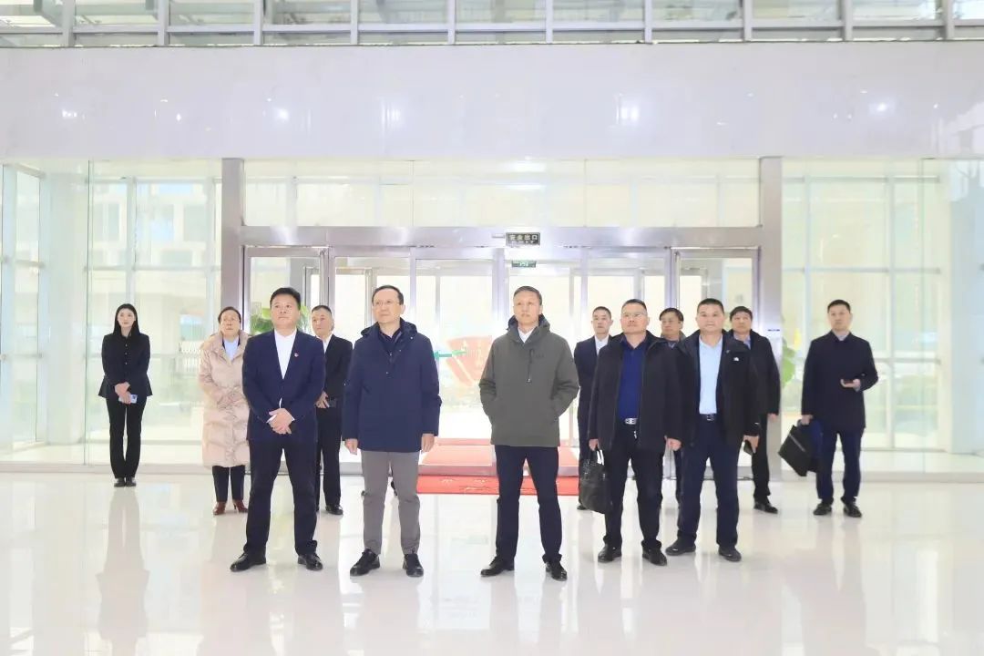 省政府國資委黨委書記、主任李濤一行到花花牛乳業(yè)集團(tuán)調(diào)研