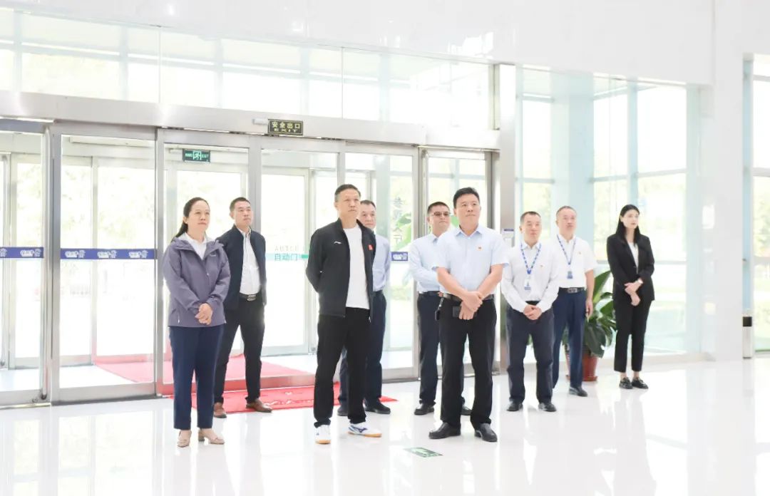 快樂過“雙節(jié)”，安全不放假｜河南農(nóng)投集團(tuán)黨委書記、董事長(zhǎng)李曉寰一行蒞臨花花牛乳業(yè)集團(tuán)開展“雙節(jié)”安全生產(chǎn)大檢查活動(dòng)并慰問一線職工、