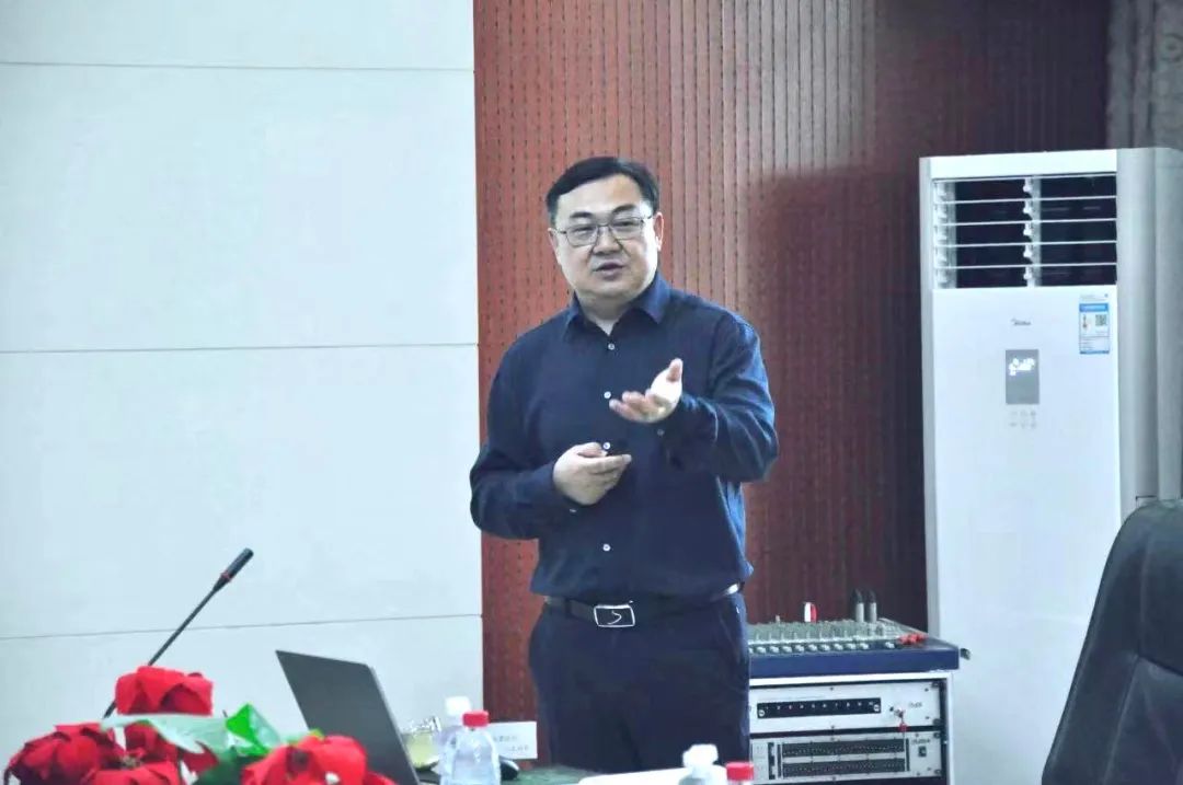 花花牛丨國家奶牛產(chǎn)業(yè)技術體系首席科學家、中國農(nóng)業(yè)大學教授李勝利一行蒞臨花花牛魯山瑞亞參觀調研