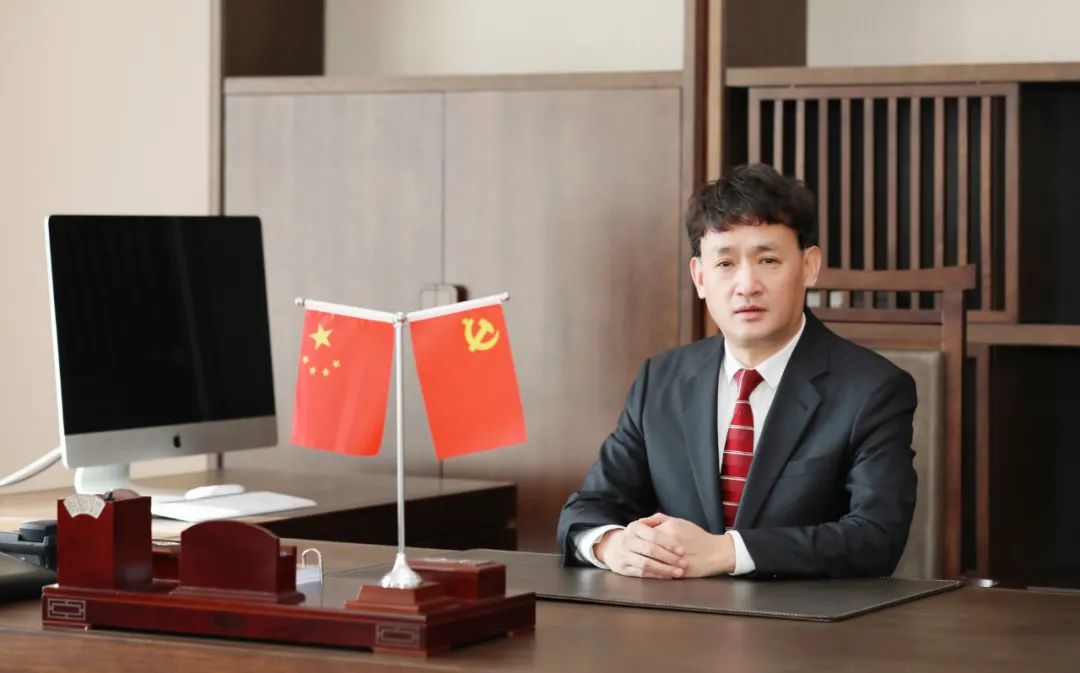 雙雙獲獎 喜事連連｜ 花花牛乳業(yè)集團榮獲“河南省知名品牌”獎，董事長關(guān)曉彥榮膺“2022年度品牌人物”