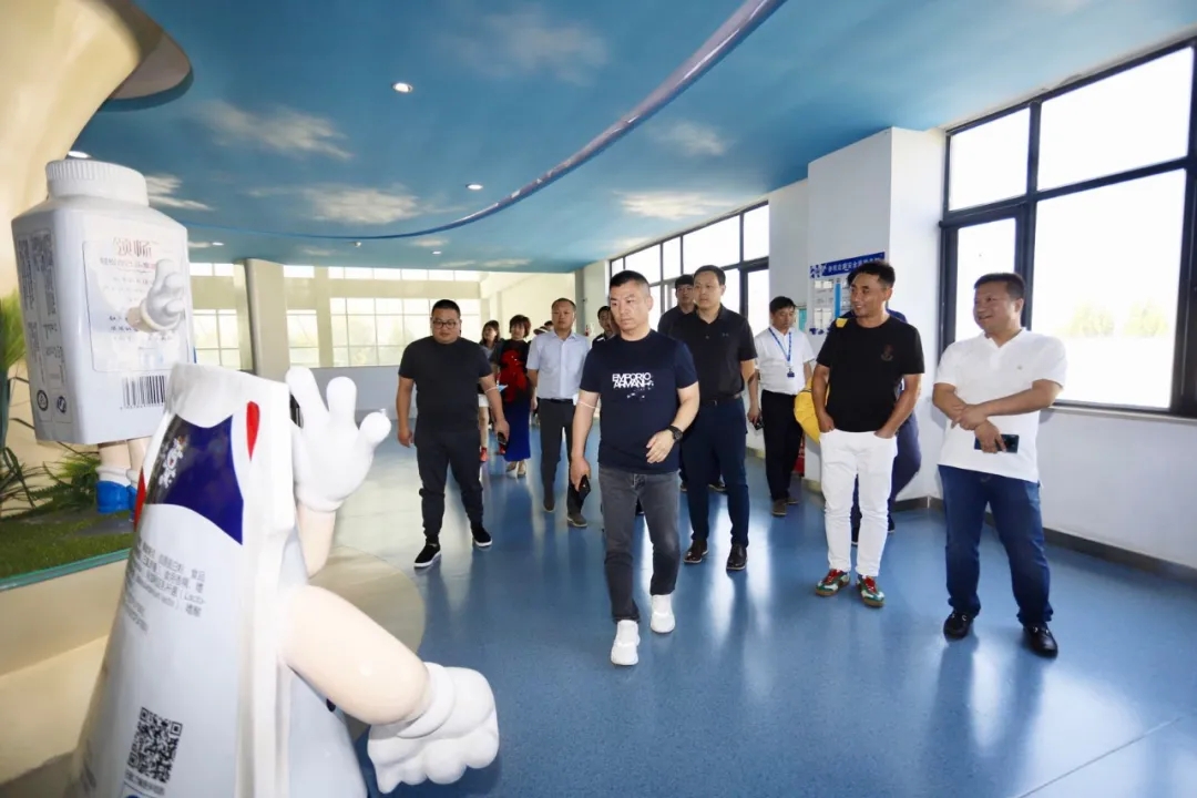 快訊 | 長江商學(xué)院智能制造學(xué)會走進花花牛乳業(yè)集團