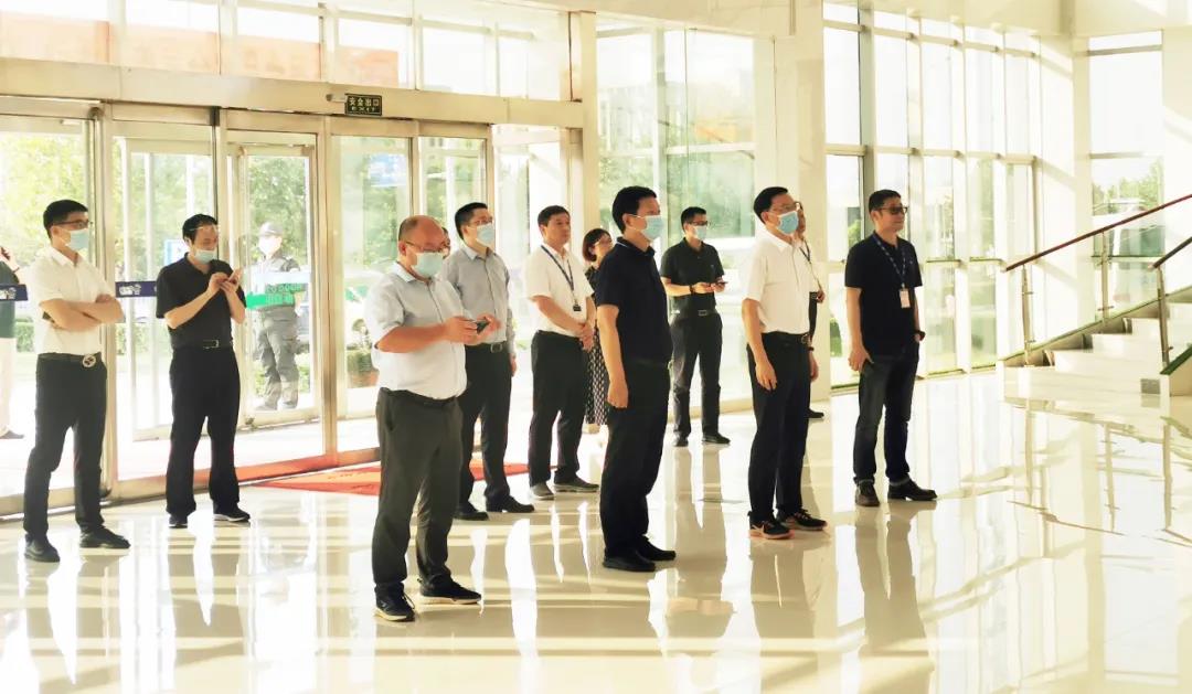 快訊 | 湖北省農(nóng)業(yè)廳副廳長王海濤等領(lǐng)導(dǎo)一行蒞臨河南花花牛乳業(yè)集團參觀調(diào)研