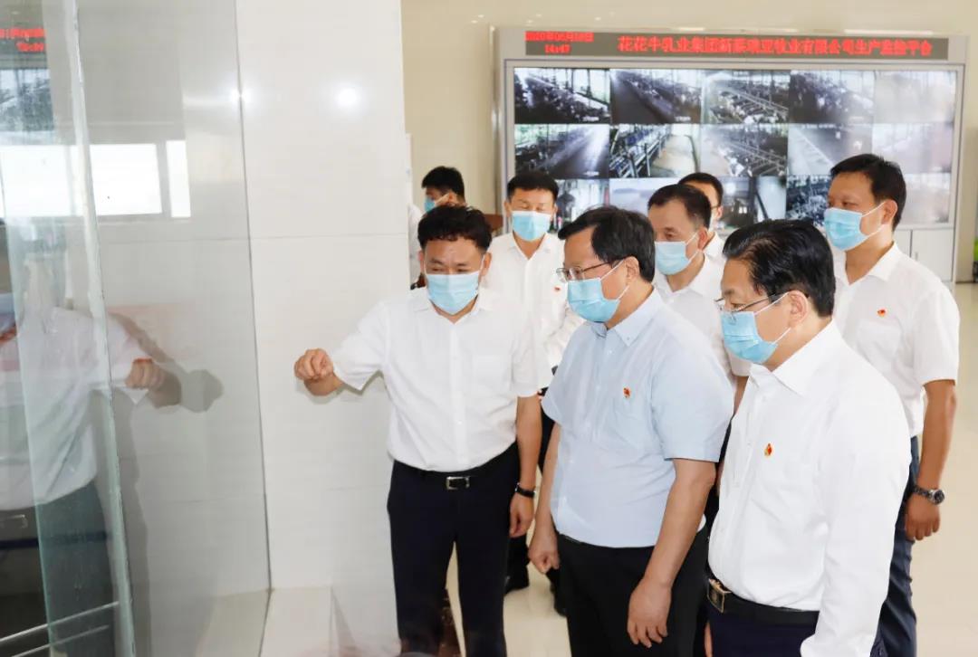 快訊 | 河南省委常委、省紀(jì)委書記、省監(jiān)委主任任正曉蒞臨花花牛乳業(yè)集團(tuán)新蔡瑞亞牧場(chǎng)調(diào)研