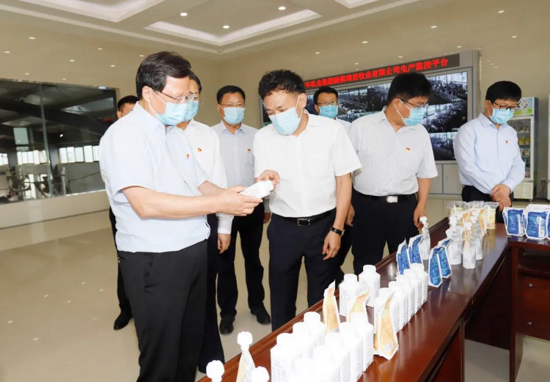 快訊 | 河南省委常委、省紀(jì)委書記、省監(jiān)委主任任正曉蒞臨花花牛乳業(yè)集團(tuán)新蔡瑞亞牧場(chǎng)調(diào)研