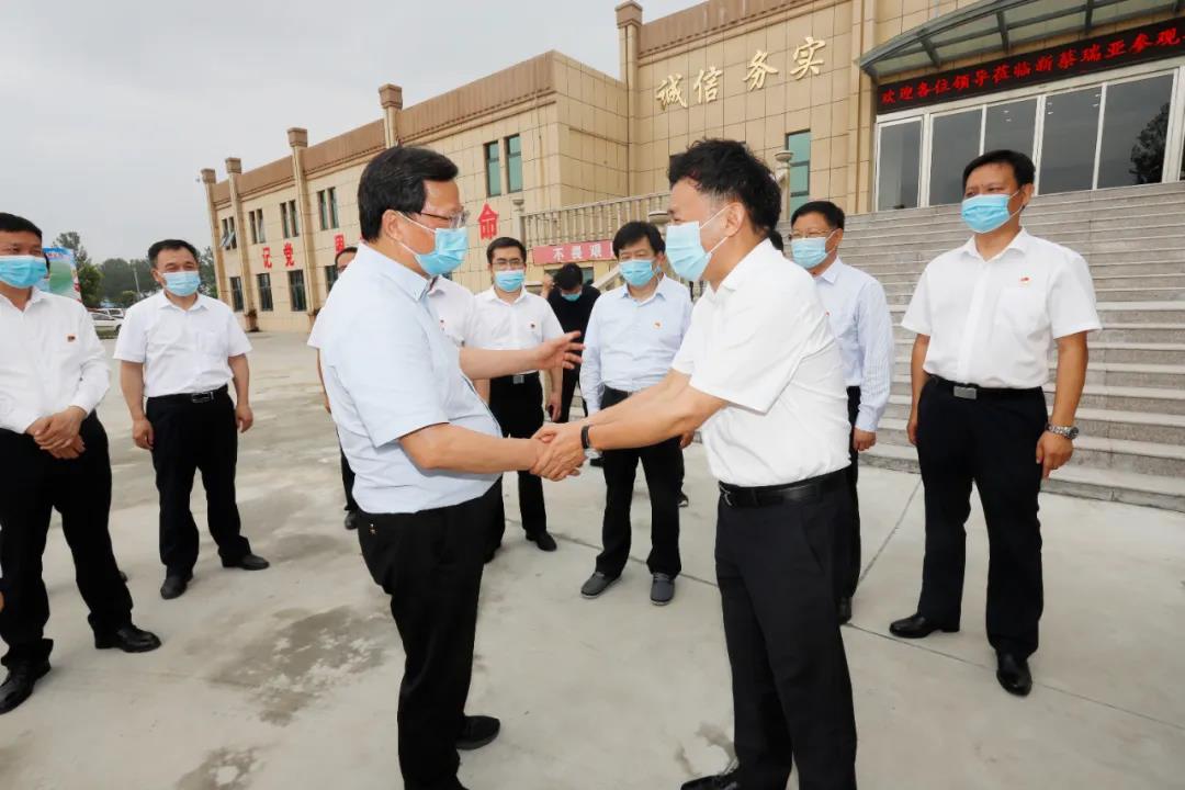 快訊 | 河南省委常委、省紀(jì)委書記、省監(jiān)委主任任正曉蒞臨花花牛乳業(yè)集團(tuán)新蔡瑞亞牧場(chǎng)調(diào)研