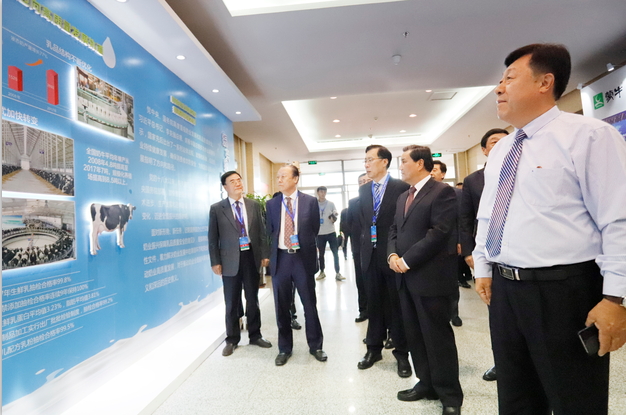 花花牛亮相中國(guó)奶業(yè)20強(qiáng)呼倫貝爾峰會(huì)，共話(huà)中國(guó)奶業(yè)振興！