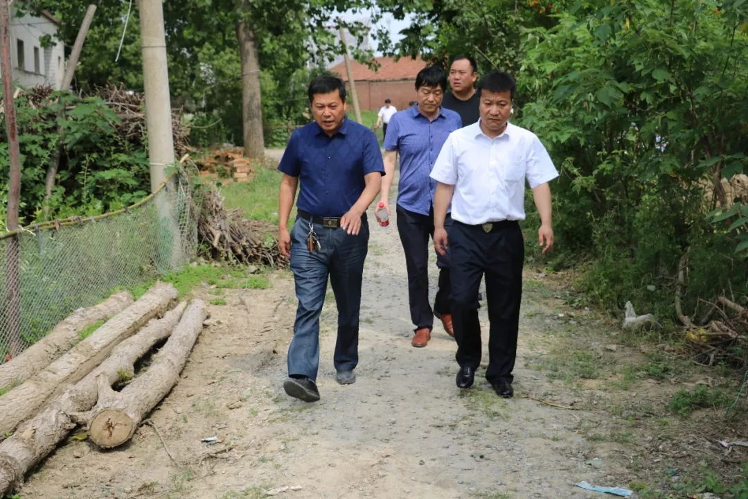 花花牛乳業(yè)集團(tuán)走訪慰問(wèn)貧困戶(hù) 結(jié)對(duì)幫扶暖人心