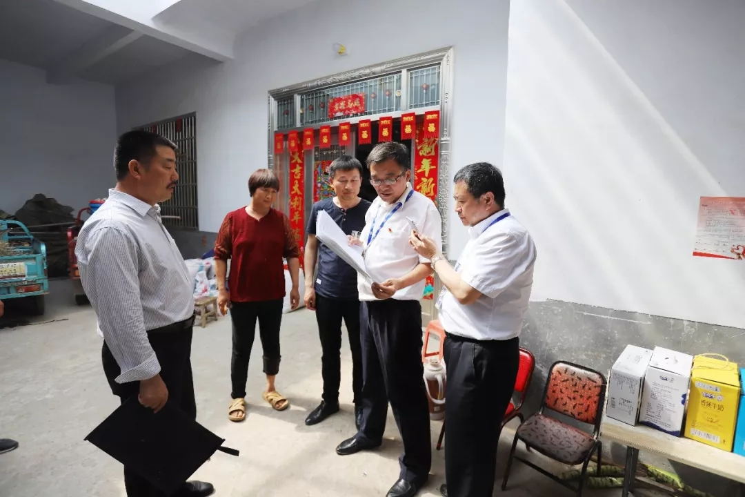 花花牛乳業(yè)集團(tuán)走訪慰問(wèn)貧困戶(hù) 結(jié)對(duì)幫扶暖人心