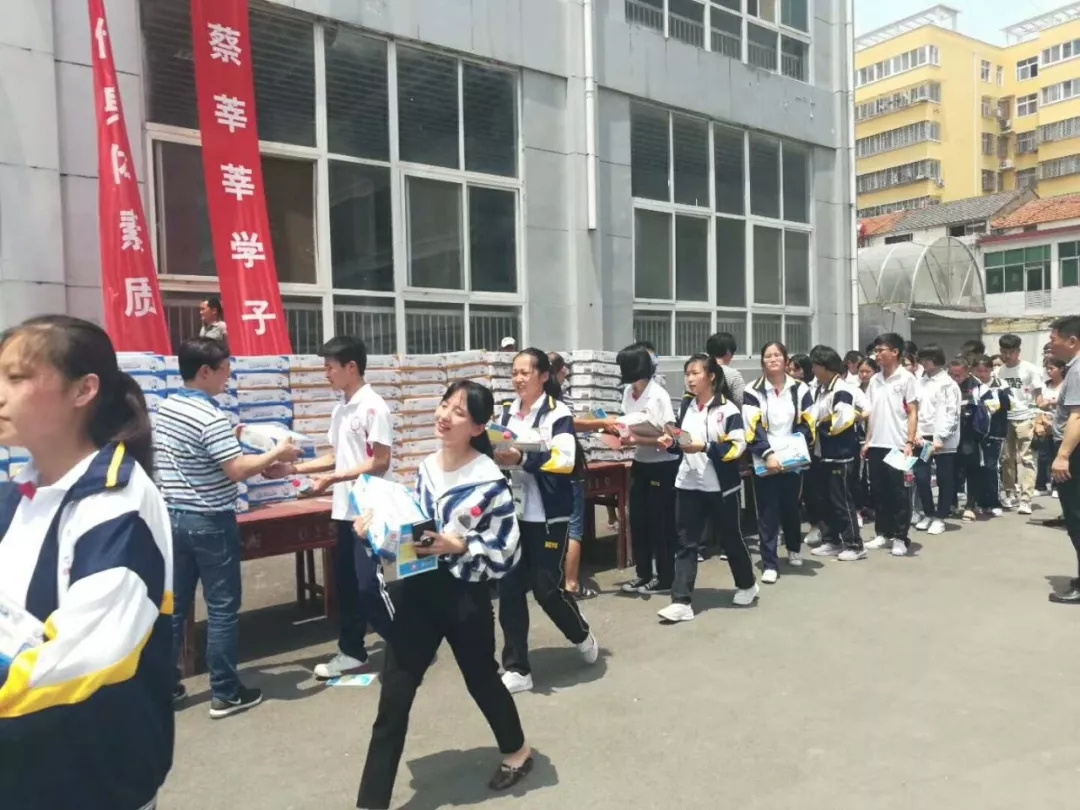 花花牛|捐助教育100萬元！做公益，我們是認(rèn)真的！