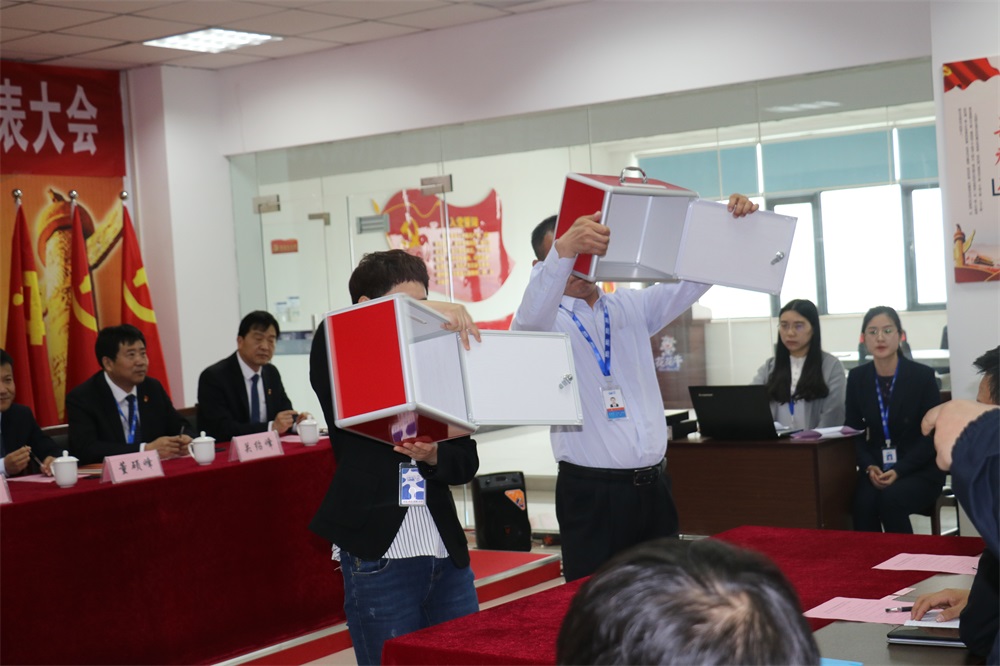 河南花花牛乳業(yè)集團(tuán)股份有限公司  第一屆工會會員代表大會勝利召開