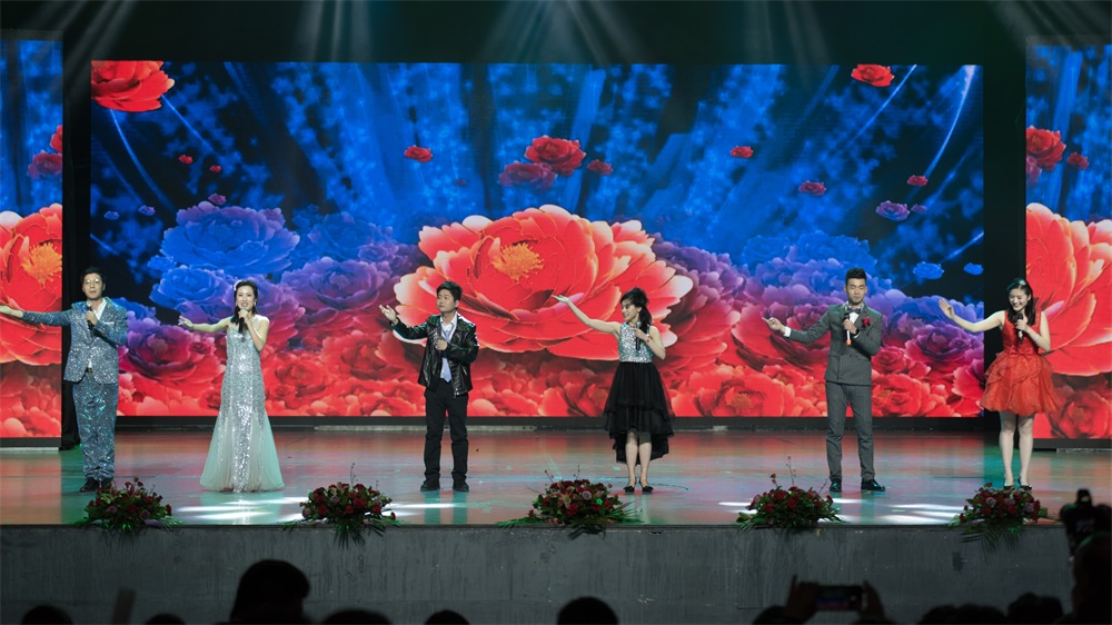 “不忘初心、聚力前行” 花花牛集團(tuán)2018迎新春聯(lián)歡會隆重舉行