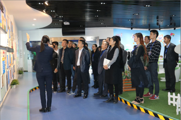 商界領(lǐng)袖俱樂部精英參訪花花牛！