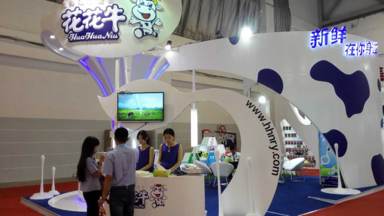 花花牛牛氣沖天！農(nóng)業(yè)部長品嘗“領(lǐng)暢”點贊，又獲國際奶業(yè)平臺青睞