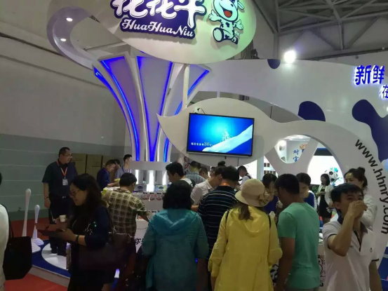 花花牛牛氣沖天！農(nóng)業(yè)部長品嘗“領(lǐng)暢”點贊，又獲國際奶業(yè)平臺青睞