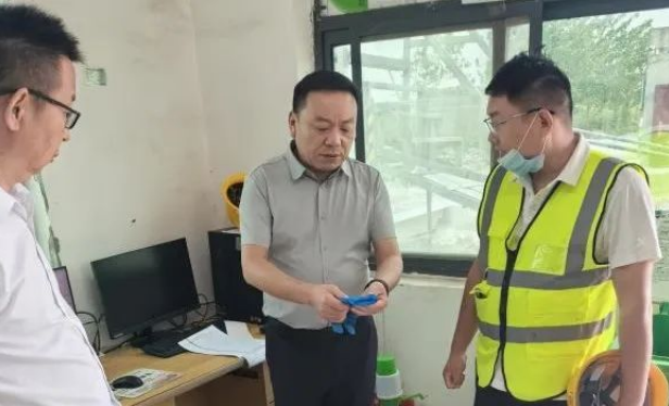 集團(tuán)紀(jì)委領(lǐng)導(dǎo)深入基層檢查群眾身邊不正之風(fēng)和腐敗問題落實(shí)情況